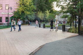 Общественное пространство у станции метро "Бауманская"